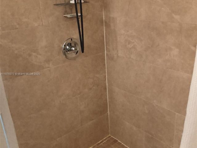 3-bedroom home for sale in Fort Lauderdale - 839 NW 13th Ave - MondialRealty