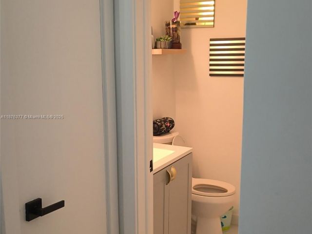 3-bedroom home for sale in Fort Lauderdale - 839 NW 13th Ave - MondialRealty