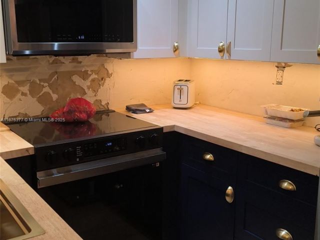 3-bedroom home for sale in Fort Lauderdale - 839 NW 13th Ave - MondialRealty