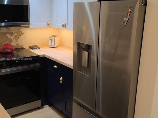 3-bedroom home for sale in Fort Lauderdale - 839 NW 13th Ave - MondialRealty