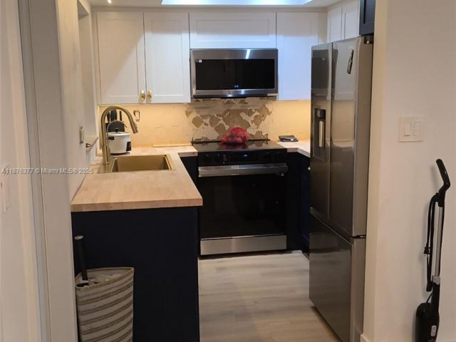 3-bedroom home for sale in Fort Lauderdale - 839 NW 13th Ave - MondialRealty