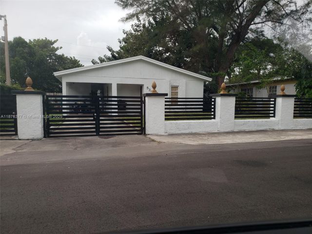 3-bedroom home for sale in Fort Lauderdale - 839 NW 13th Ave - MondialRealty