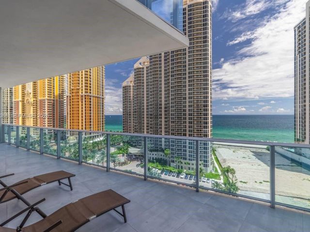2-bedroom condo for sale in Sunny Isles Beach - 17550 Collins Ave 1003 - MondialRealty
