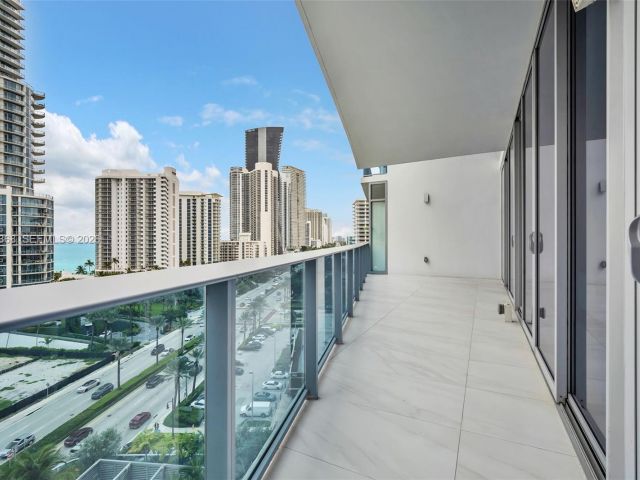 2-bedroom condo for sale in Sunny Isles Beach - 17550 Collins Ave 1003 - MondialRealty
