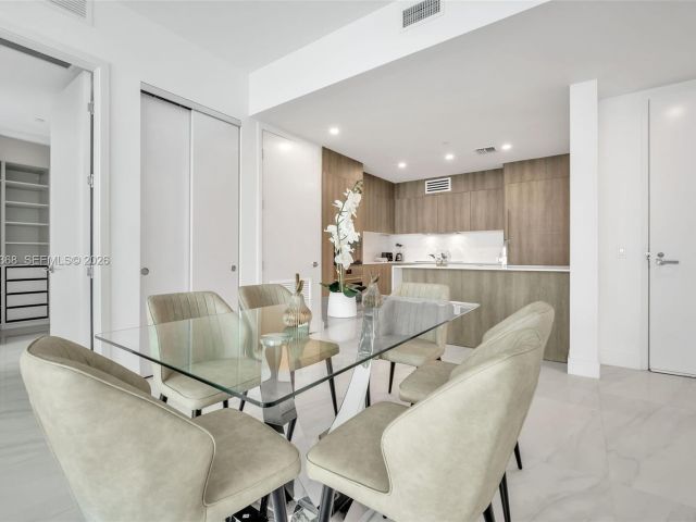 2-bedroom condo for sale in Sunny Isles Beach - 17550 Collins Ave 1003 - MondialRealty