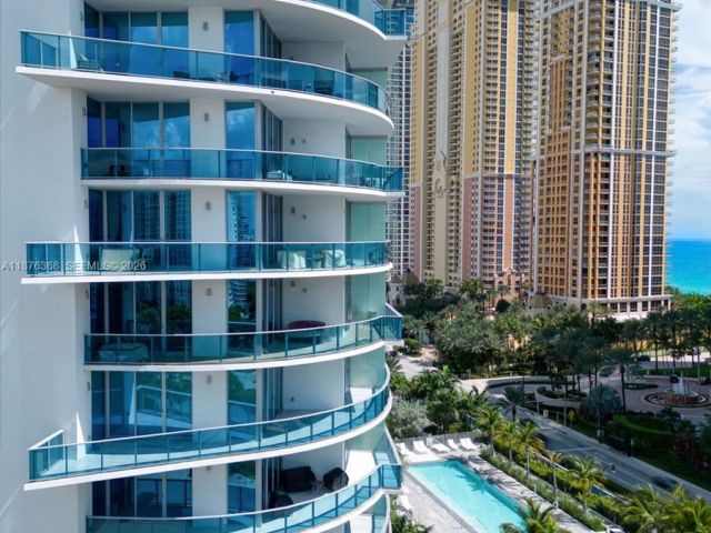 2-bedroom condo for sale in Sunny Isles Beach - 17550 Collins Ave 1003 - MondialRealty