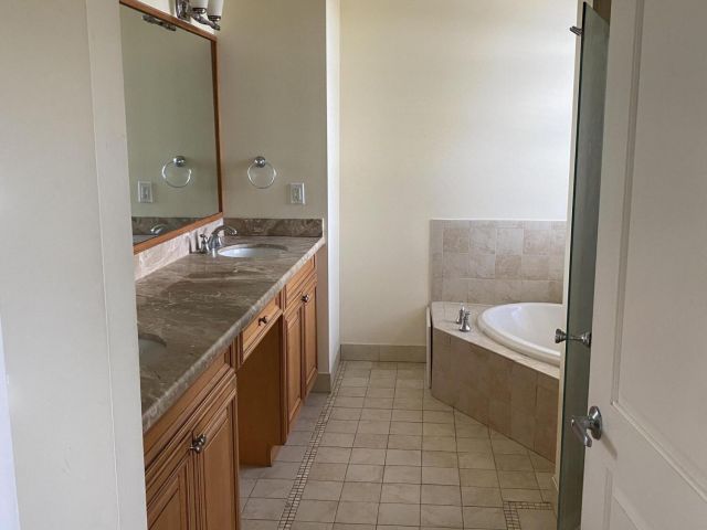 Home for rent at 1950 Presidential 2 Way 2 - photo 6546093