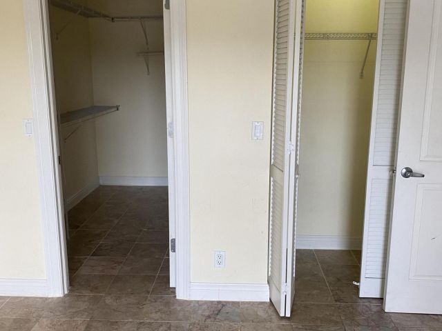 Home for rent at 1950 Presidential 2 Way 2 - photo 6546094