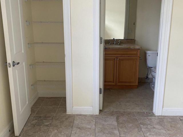 Home for rent at 1950 Presidential 2 Way 2 - photo 6546096