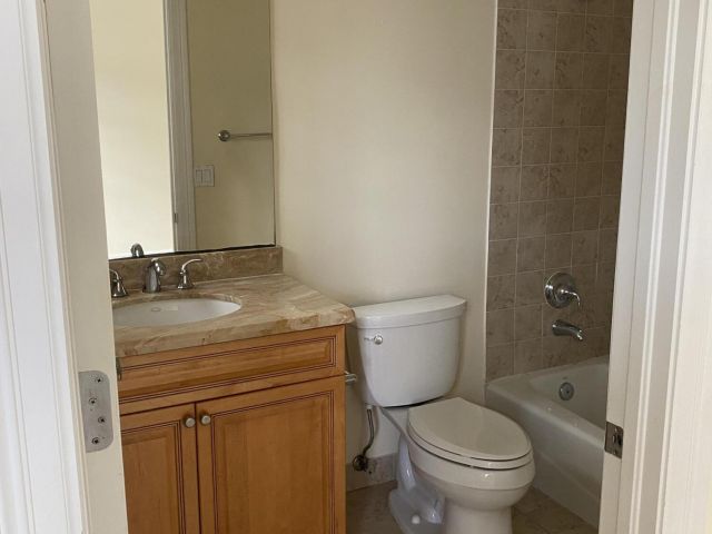Home for rent at 1950 Presidential 2 Way 2 - photo 6546097