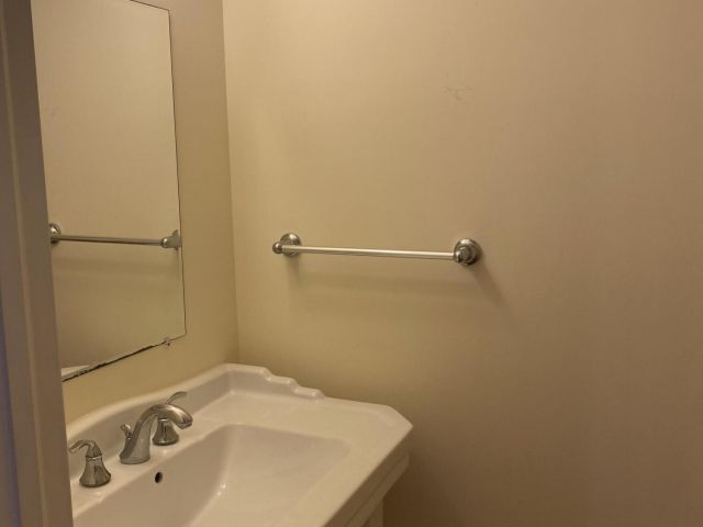 Home for rent at 1950 Presidential 2 Way 2 - photo 6546104