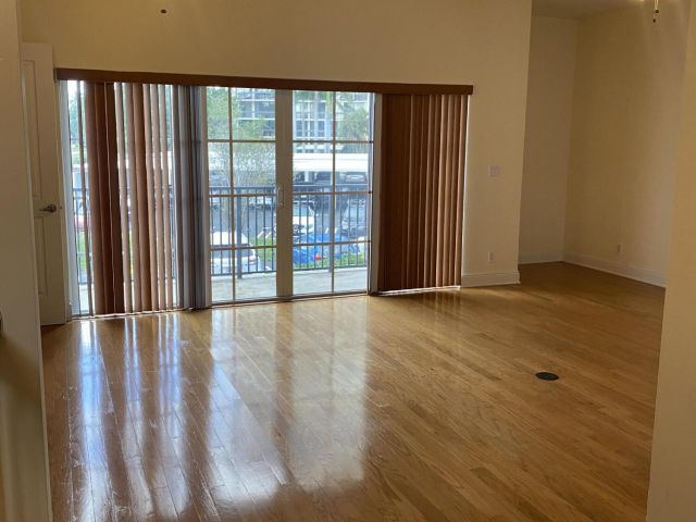 Home for rent at 1950 Presidential 2 Way 2 - photo 6546106