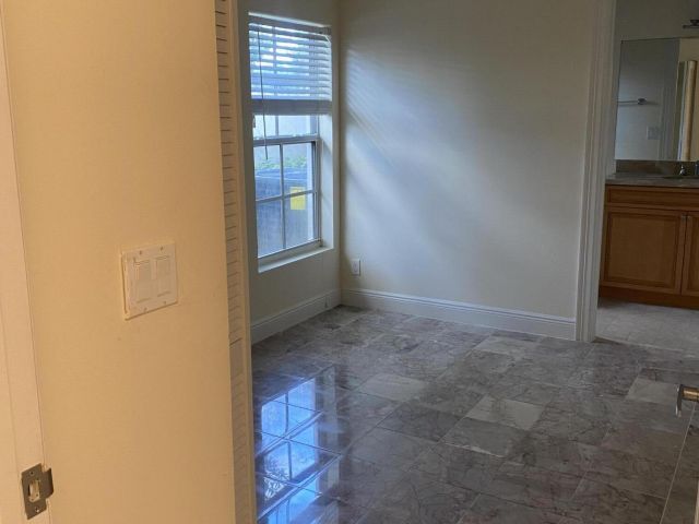 Home for rent at 1950 Presidential 2 Way 2 - photo 6546108