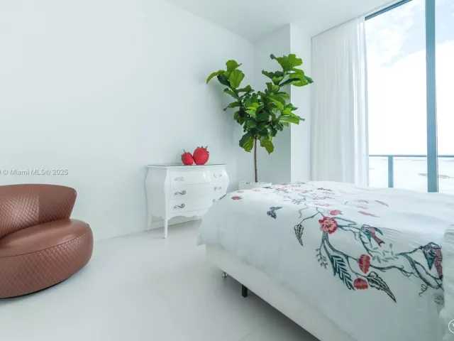 4-bedroom condo for rent in Miami - 501 NE 31st St PH4402 - MondialRealty