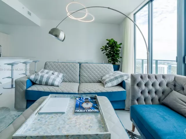 4-bedroom condo for rent in Miami - 501 NE 31st St PH4402 - MondialRealty