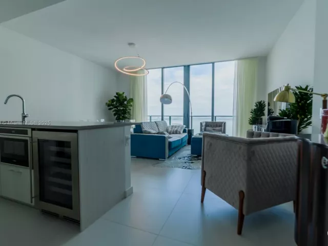 4-bedroom condo for rent in Miami - 501 NE 31st St PH4402 - MondialRealty