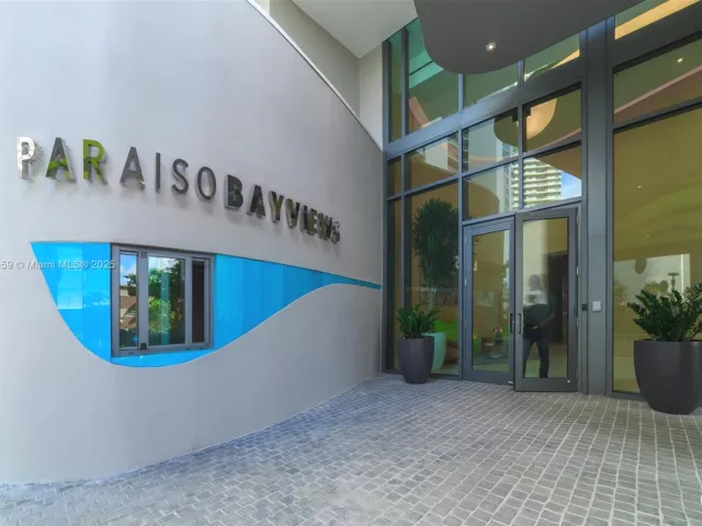 4-bedroom condo for rent in Miami - 501 NE 31st St PH4402 - MondialRealty