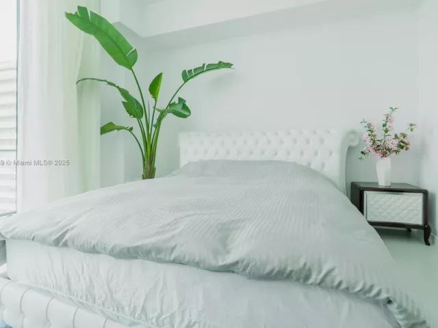 4-bedroom condo for rent in Miami - 501 NE 31st St PH4402 - MondialRealty