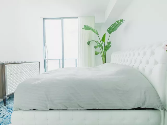 4-bedroom condo for rent in Miami - 501 NE 31st St PH4402 - MondialRealty