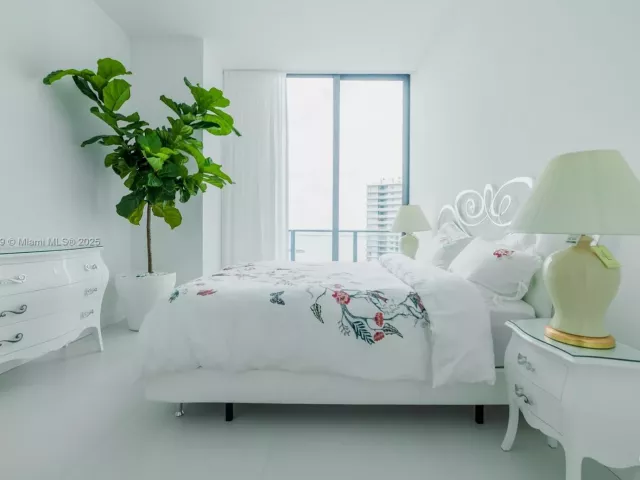 4-bedroom condo for rent in Miami - 501 NE 31st St PH4402 - MondialRealty