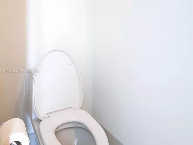 4-bedroom condo for rent in Miami - 501 NE 31st St PH4402 - MondialRealty