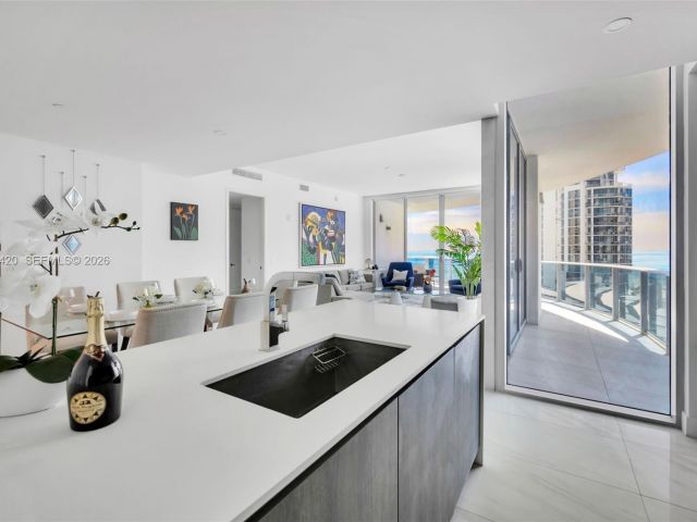 Apartment for rent  Unit #801 - photo 6536745