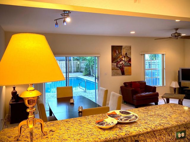 Home for rent at 619 NE 7th Avenue - photo 6532870