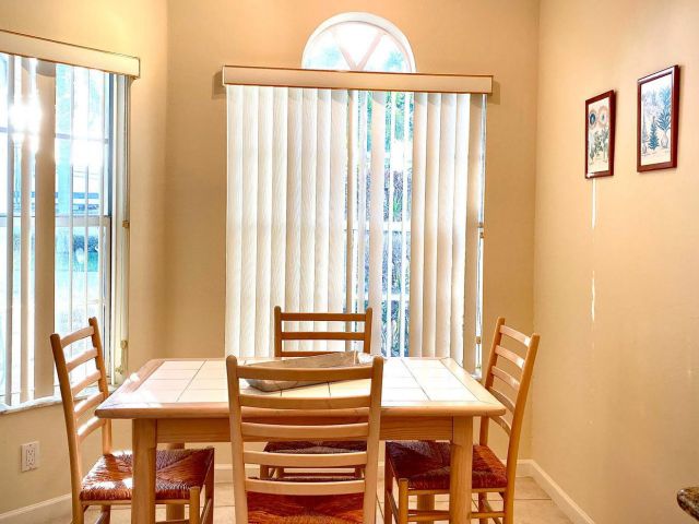 Home for rent at 619 NE 7th Avenue - photo 6532872