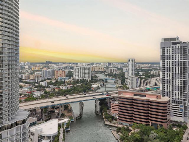 condo for sale in Miami - 185 SW 7th St 2900 - MondialRealty