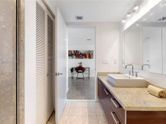 condo for sale in Miami - 185 SW 7th St 2900 - MondialRealty