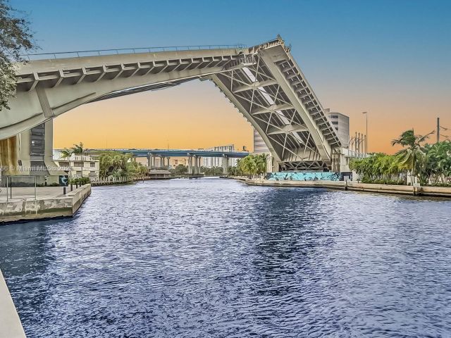 condo for sale in Miami - 185 SW 7th St 2900 - MondialRealty