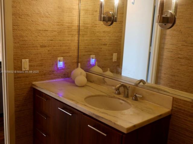 Apartment for sale  Unit #711 - photo 7443831