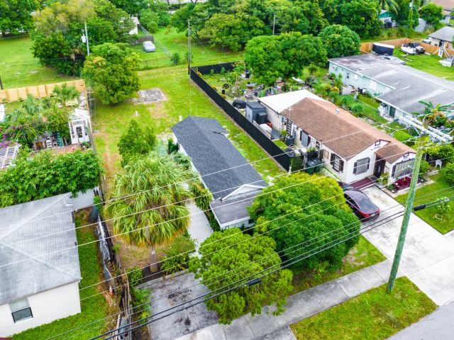 Home for rent at 107 SW 4th Avenue - photo 6532830