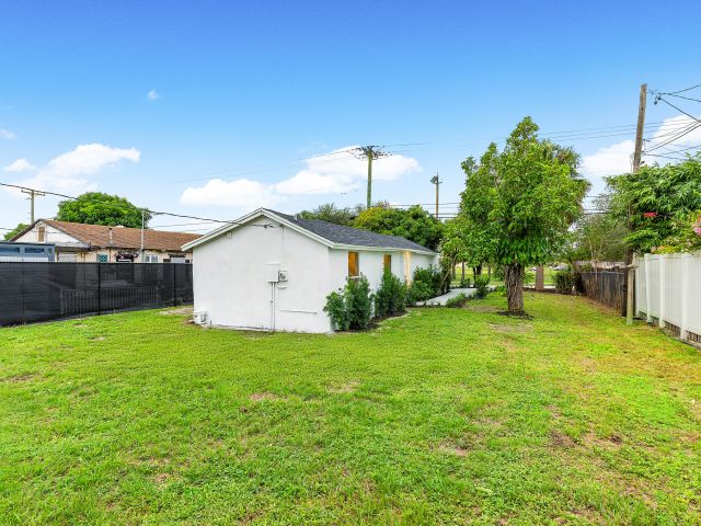 Home for rent at 107 SW 4th Avenue - photo 6532833