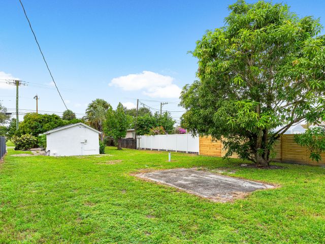 Home for rent at 107 SW 4th Avenue - photo 6532834