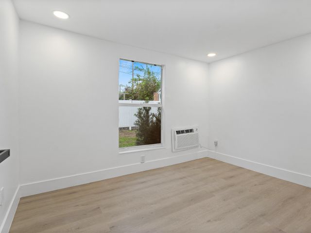 Home for rent at 107 SW 4th Avenue - photo 6532837