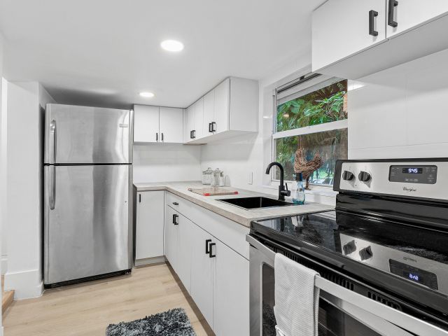 Home for rent at 107 SW 4th Avenue - photo 6532840