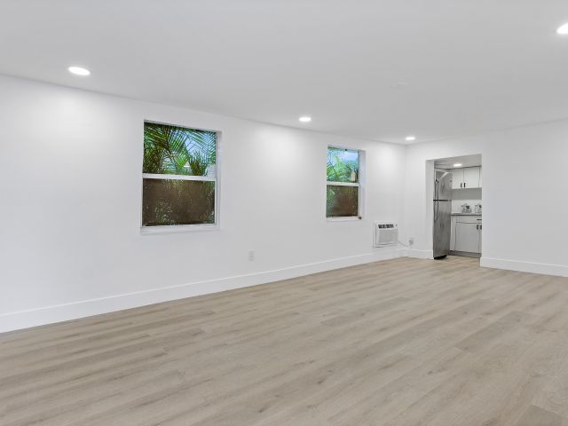 Home for rent at 107 SW 4th Avenue - photo 6532844