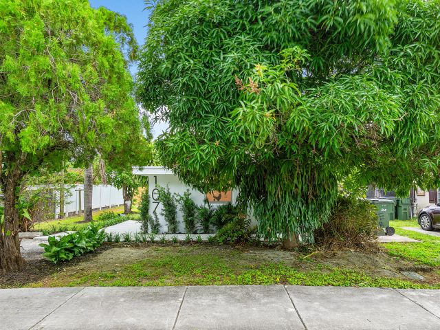 Home for rent at 107 SW 4th Avenue - photo 6532847