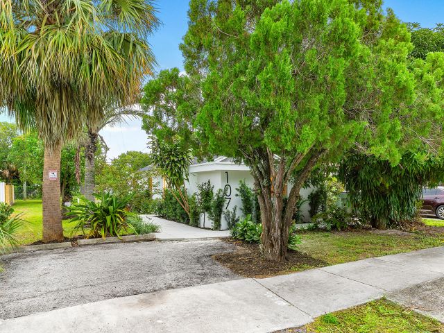 Home for rent at 107 SW 4th Avenue - photo 6532848