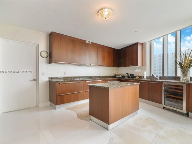 Apartment for rent  Unit #704 - photo 6526567