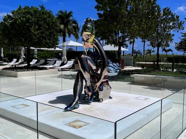 2-bedroom condo for sale in Bal Harbour - 10201 Collins Ave 301 - MondialRealty