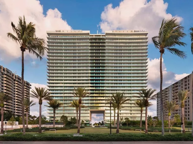2-bedroom condo for sale in Bal Harbour - 10201 Collins Ave 301 - MondialRealty