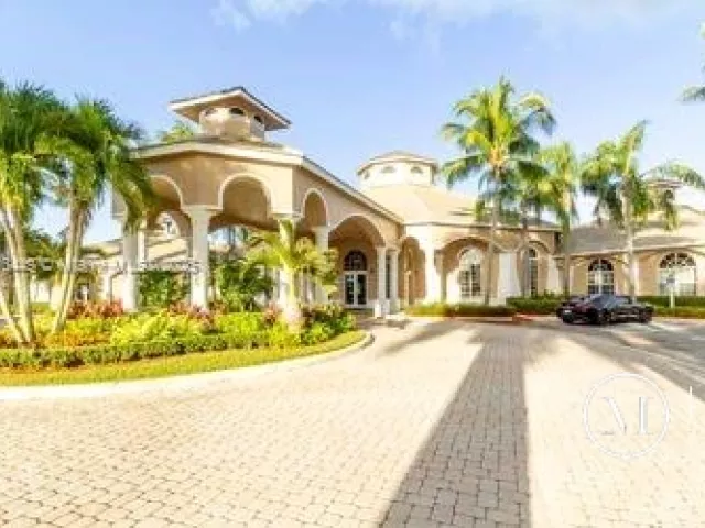 4-bedroom home for sale in West Palm Beach - 8525 Pine Cay - MondialRealty