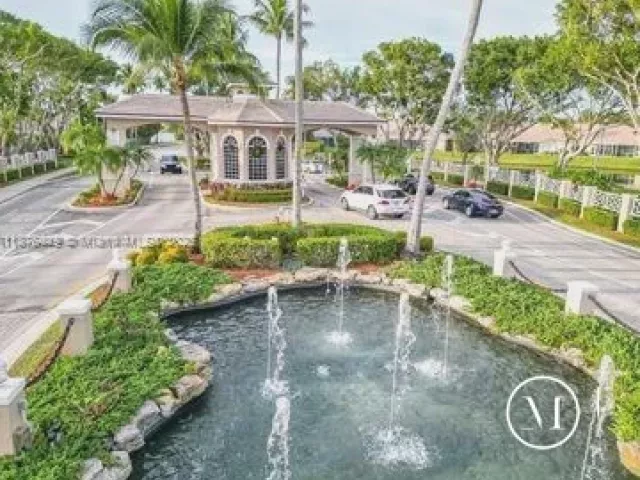 4-bedroom home for sale in West Palm Beach - 8525 Pine Cay - MondialRealty