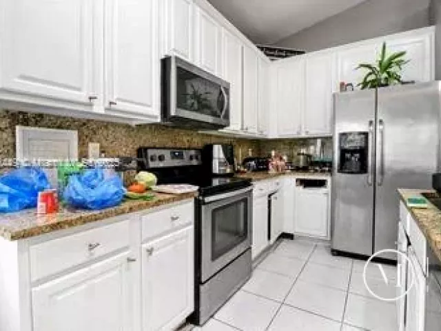4-bedroom home for sale in West Palm Beach - 8525 Pine Cay - MondialRealty