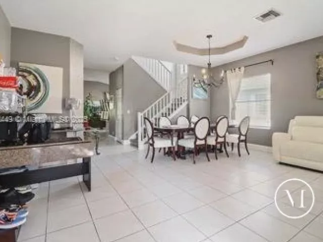 4-bedroom home for sale in West Palm Beach - 8525 Pine Cay - MondialRealty