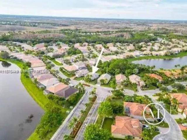 4-bedroom home for sale in West Palm Beach - 8525 Pine Cay - MondialRealty