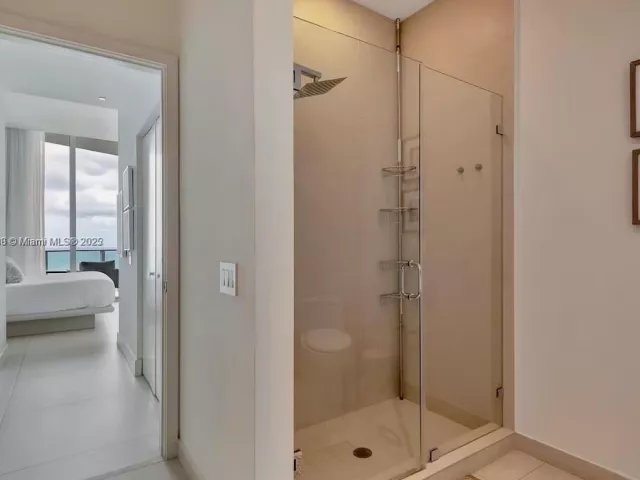 2-bedroom condo for rent in Hollywood - 4111 S Ocean Dr PH4106 - MondialRealty