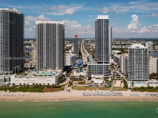 2-bedroom condo for rent in Hollywood - 4111 S Ocean Dr PH4106 - MondialRealty